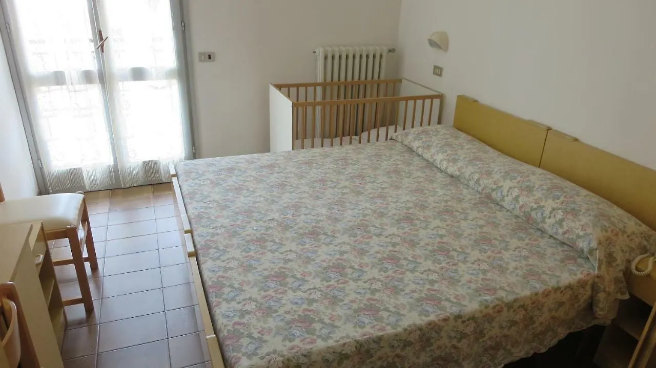 Hotel Villa Lina Ricci Curbastro Cesenatico 0*,  Italia
